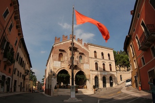 antenna square in Soave