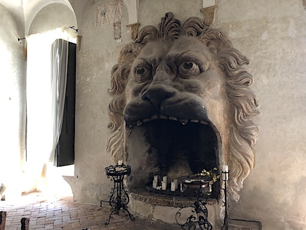 Lion shaped fireplace of villa della Torre in Valpolicella